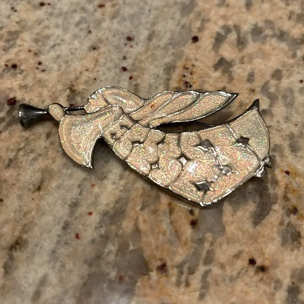 Trumpet playing angel brooch